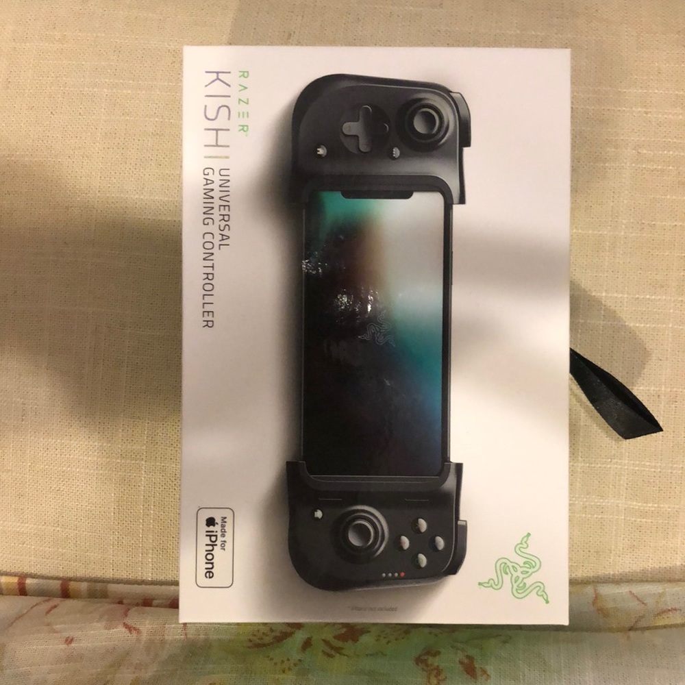 Razer Kishi universal gaming controller for iPhone. New in box never used.
